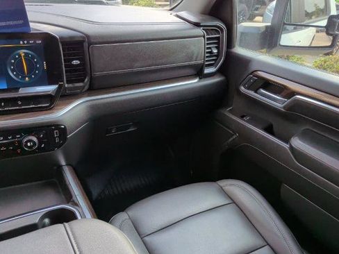 Used 2024 Chevrolet Silverado 2500 LT AWD/4WD image 14