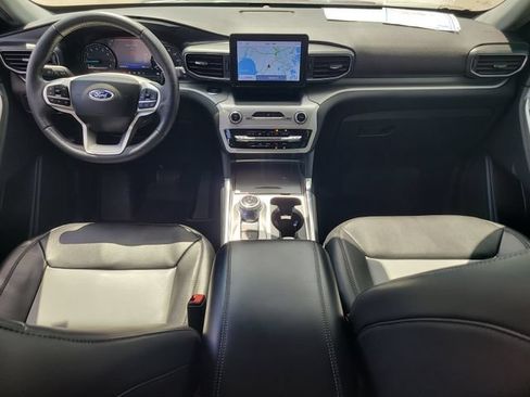 Used 2022 Ford Explorer XLT w/ Equipment Group 202A RWD image 15