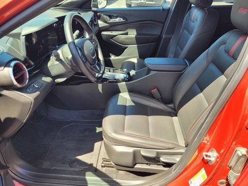 Used 2024 Chevrolet Trax RS FWD image 16