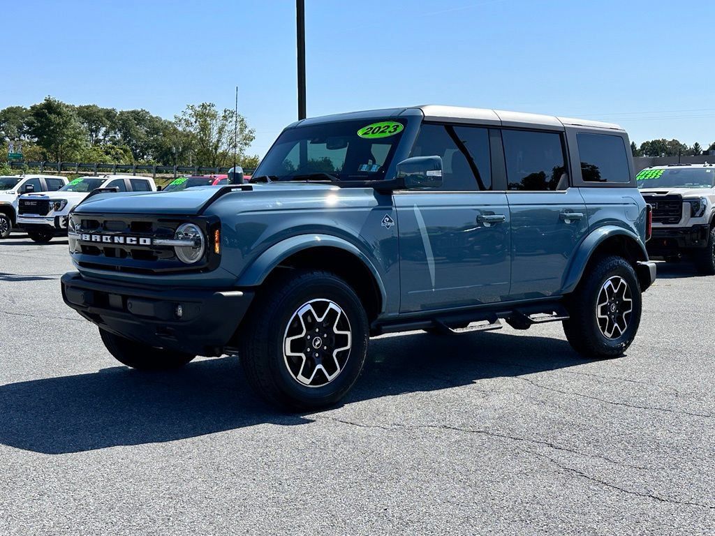Used 2023 Ford Bronco Outer Banks AWD/4WD image 2