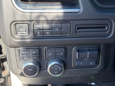 Used 2024 GMC Yukon XL SLT w/ SLT Luxury Package AWD/4WD image 20