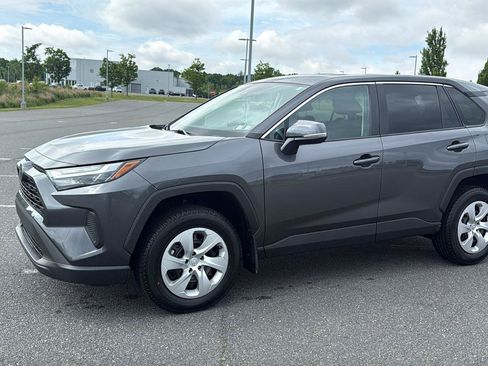 Used 2023 Toyota RAV4 LE AWD/4WD image 13