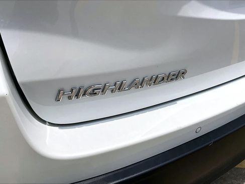 Used 2019 Toyota Highlander Limited FWD image 31