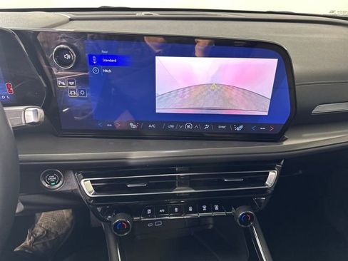 Used 2026 Chevrolet Traverse LT image 22