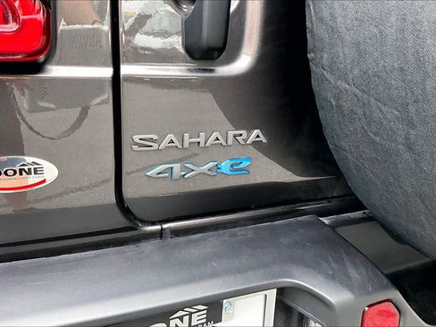 Used 2025 Jeep Wrangler Unlimited Sahara AWD/4WD image 8
