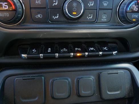 Used 2018 Chevrolet Silverado 1500 High Country image 30