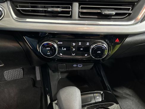 Used 2024 Chevrolet Trax LT w/ Driver Confidence Package FWD image 16