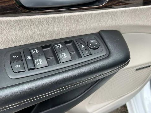 Used 2022 Chrysler Pacifica Limited image 14