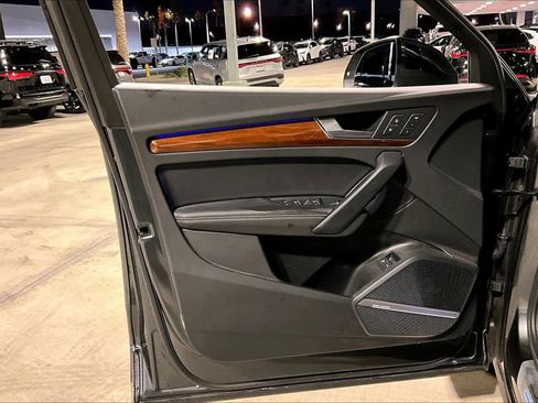 Used 2021 Audi Q5 e Prestige w/ Prestige Package image 21