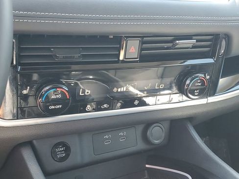 Certified 2026 Nissan Rogue SL AWD/4WD image 28