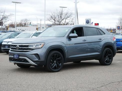 Certified 2023 Volkswagen Atlas Cross Sport SE w/ Panoramic Sunroof Package image 3