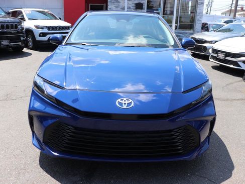 Used 2025 Toyota Camry LE FWD image 8