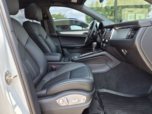 Certified 2026 Porsche Macan AWD/4WD image 25