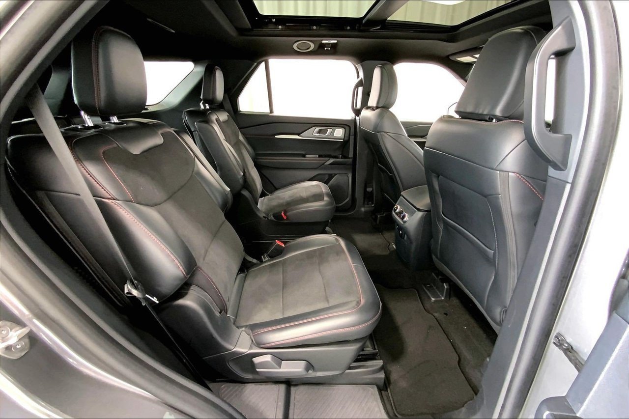 Used 2025 Ford Explorer ST w/ Sun And Sound Package AWD/4WD image 19
