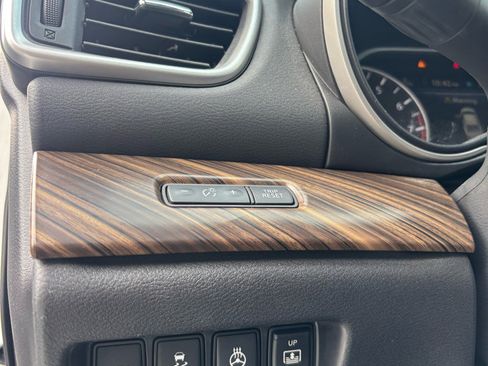 Used 2017 Nissan Maxima Platinum image 9