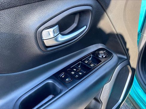 Used 2022 Jeep Renegade Latitude image 30