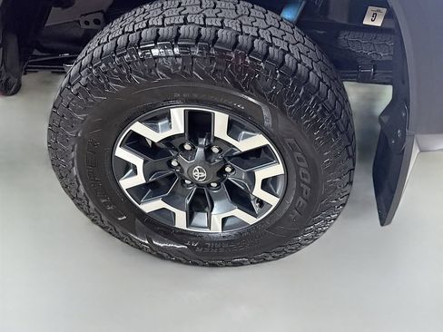Certified 2022 Toyota Tacoma TRD Off-Road w/ TRD Premium Off Road Package AWD/4WD image 29