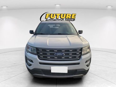 Used 2016 Ford Explorer XLT AWD/4WD image 2