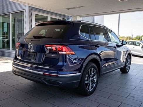 Used 2023 Volkswagen Tiguan SE image 2