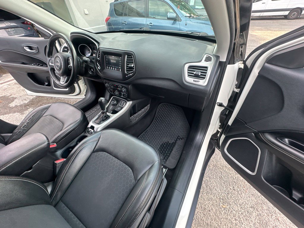 Used 2019 Jeep Compass Latitude w/ Cold Weather Group AWD/4WD image 33