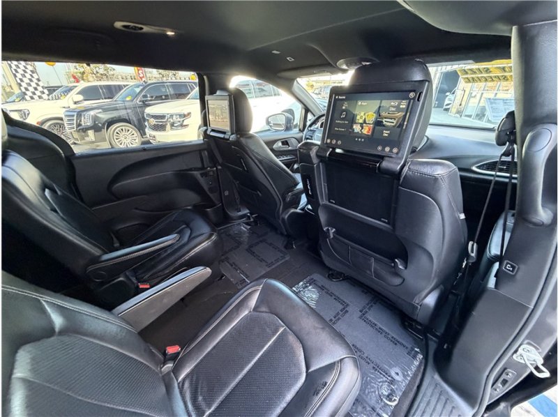 Used 2019 Chrysler Pacifica Touring-L Plus w/ Advanced Safetytec Group FWD image 29