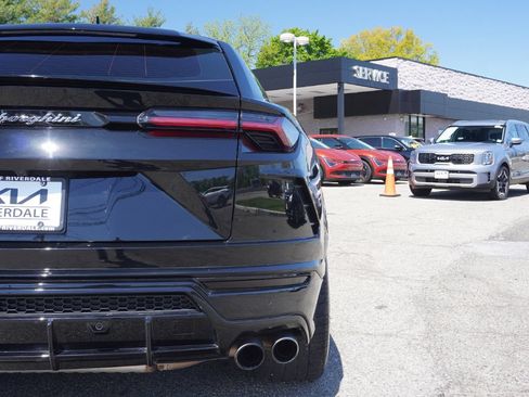 Used 2022 Lamborghini Urus AWD/4WD image 20