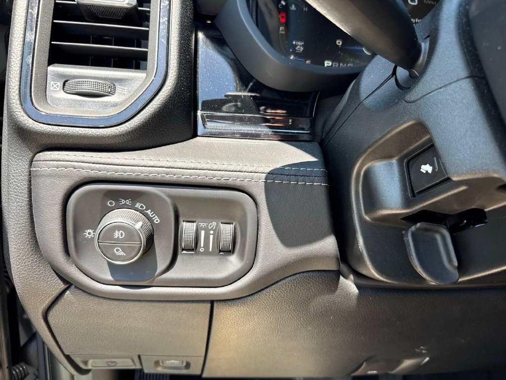 Used 2026 RAM 3500 Limited AWD/4WD image 23