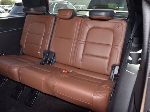 Used 2023 Lincoln Navigator Reserve AWD/4WD image 12
