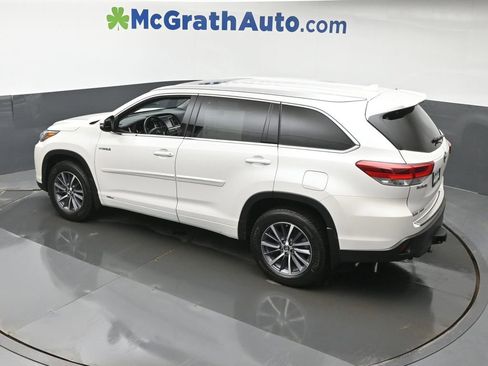 Used 2018 Toyota Highlander XLE image 24