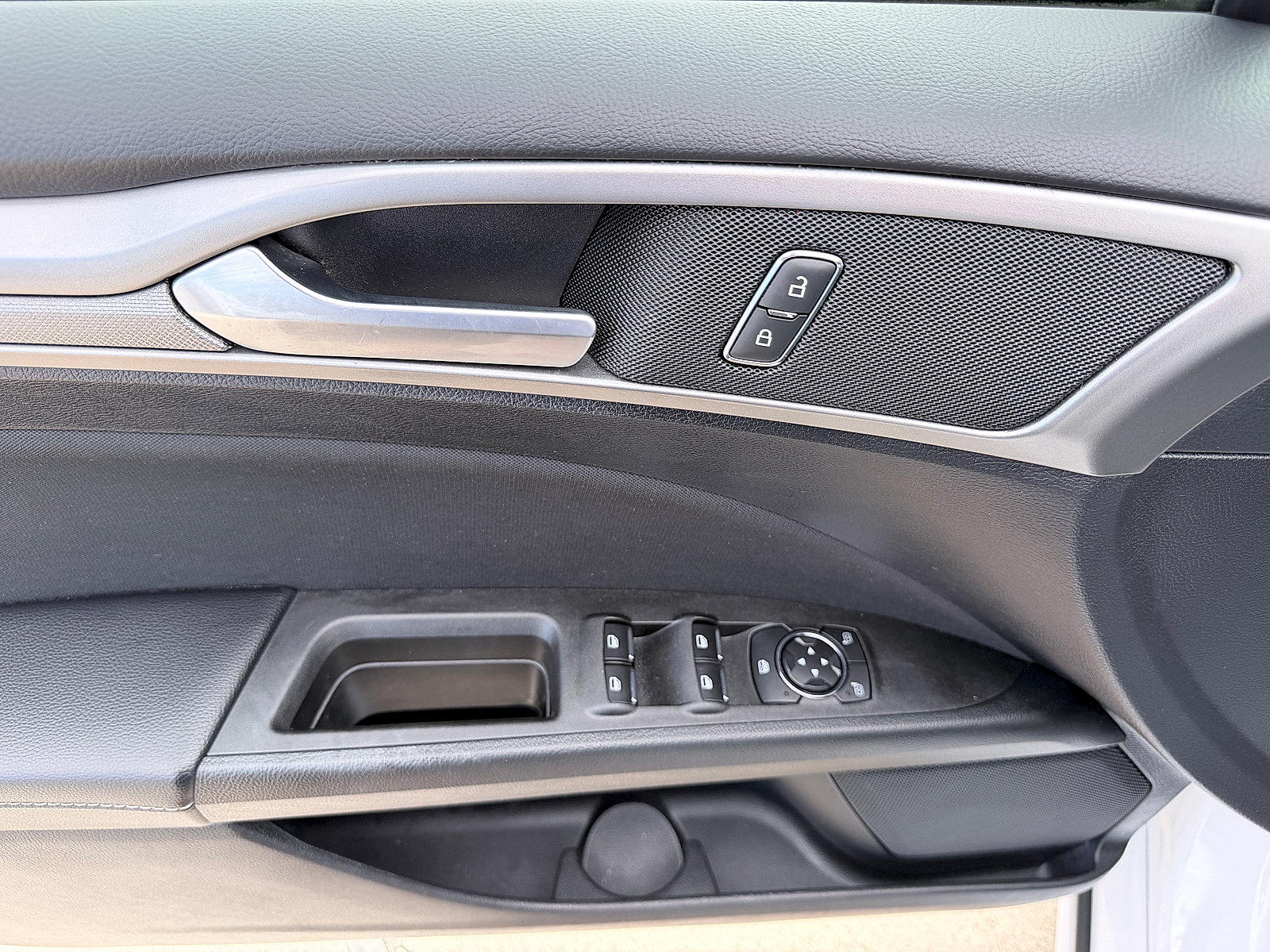 Used 2019 Ford Fusion SE FWD image 21