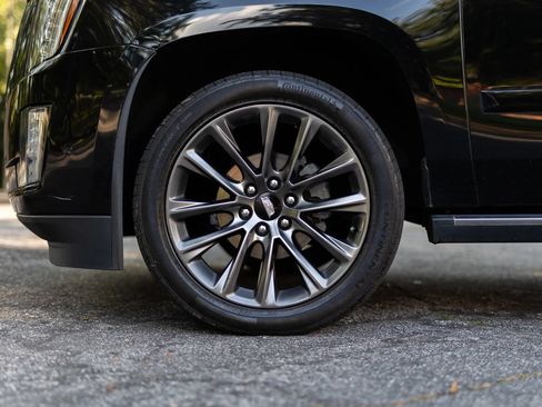 Used 2019 Cadillac Escalade Premium Luxury w/ Escalade Sport Edition AWD/4WD image 12