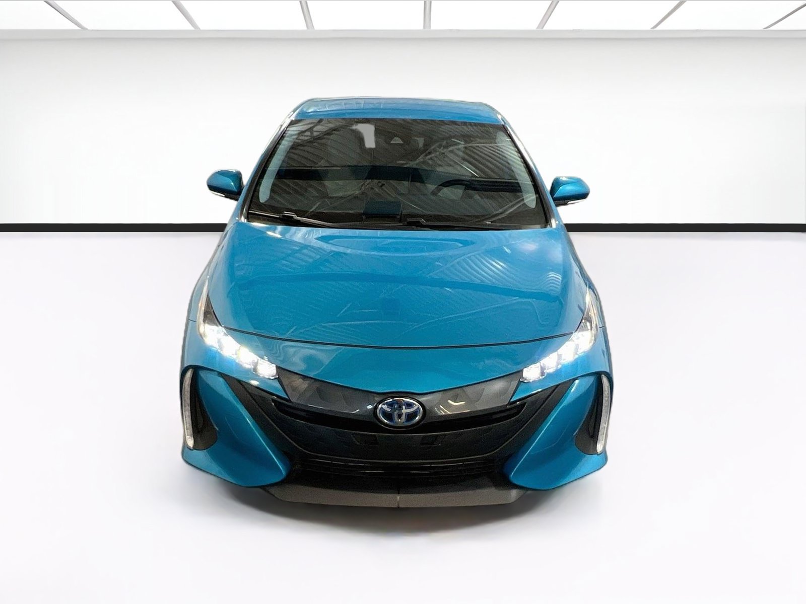Used 2020 Toyota Prius Prime FWD image 2