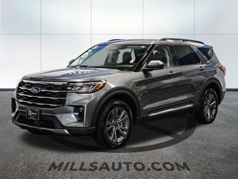 Used 2025 Ford Explorer Active w/ Active Comfort Package AWD/4WD image 2