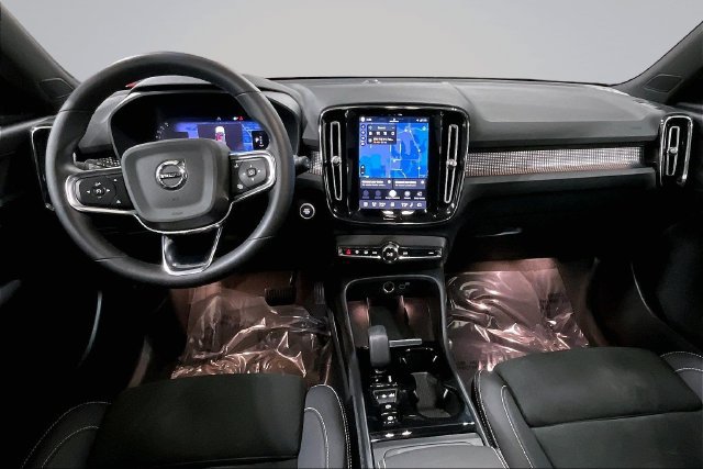 Certified 2023 Volvo XC40 B5 Plus w/ Climate Package AWD/4WD image 19