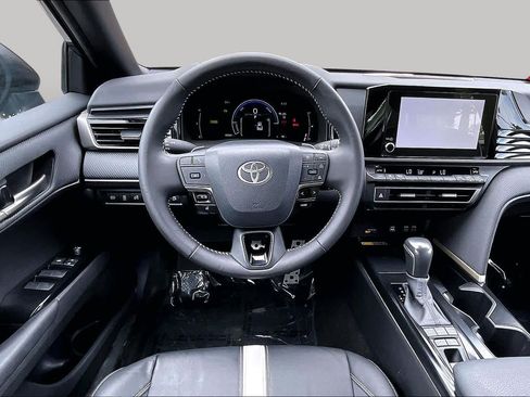 Used 2025 Toyota Camry SE w/ Convenience Package FWD image 6