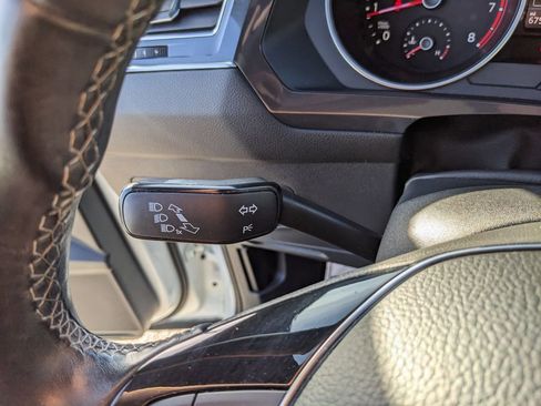 Used 2020 Volkswagen Tiguan SE R-Line image 30