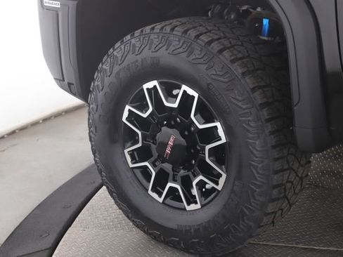 Used 2025 GMC Sierra 2500 AT4X image 13