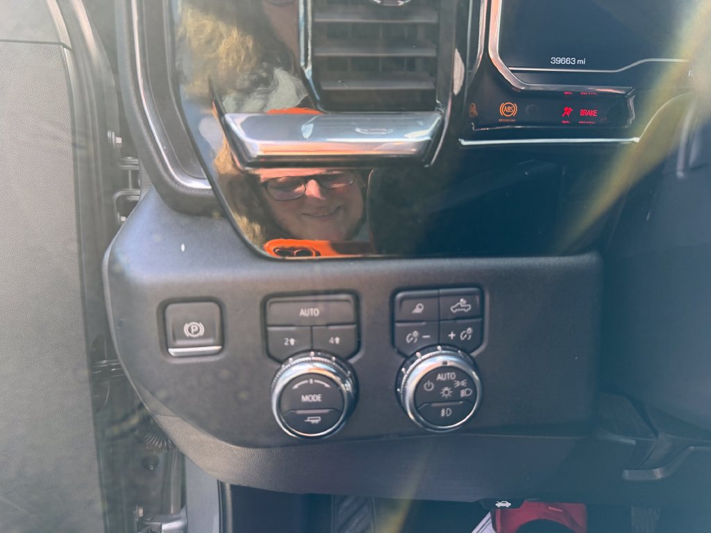 Used 2025 GMC Sierra 1500 SLT AWD/4WD image 15