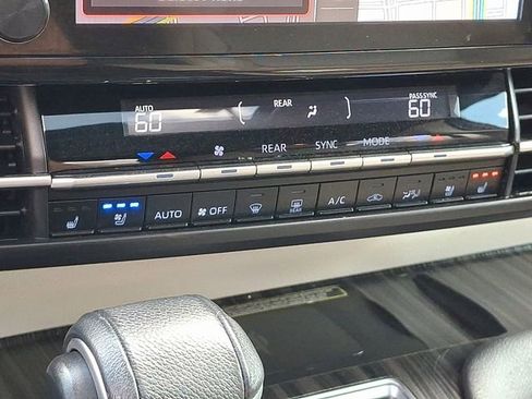 Used 2021 Toyota Sienna Limited image 20