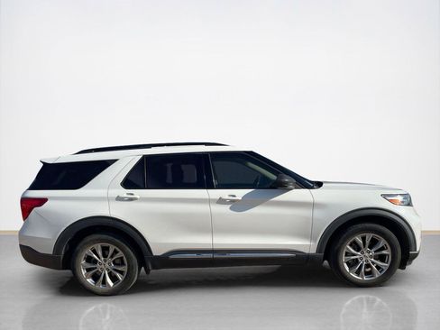 Used 2020 Ford Explorer XLT w/ Equipment Group 202A AWD/4WD image 9