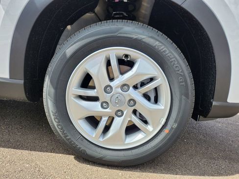 New 2026 Hyundai Venue SE image 32