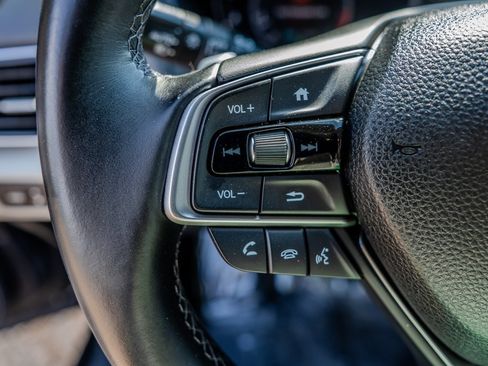 Used 2018 Honda Accord Touring image 16