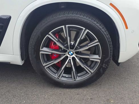 Used 2024 BMW X5 xDrive40i w/ M Sport Package AWD/4WD image 9