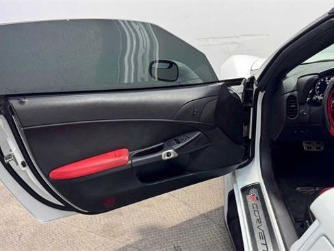 Used 2013 Chevrolet Corvette Convertible image 10