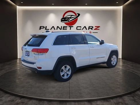 Used 2017 Jeep Grand Cherokee Laredo AWD/4WD image 5