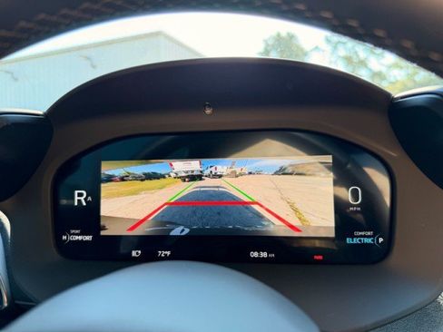 Used 2023 McLaren Artura RWD image 29