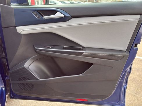 Used 2024 Volkswagen Taos SE image 32