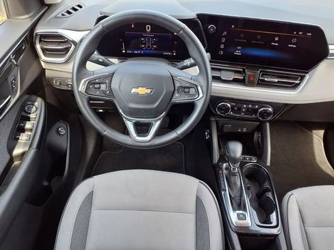 Used 2024 Chevrolet TrailBlazer LT w/ Convenience Package AWD/4WD image 6