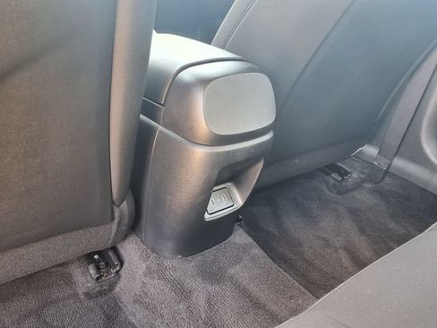 Used 2025 Hyundai Elantra SE FWD image 18