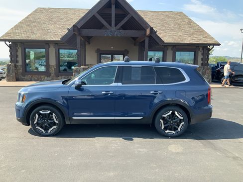 Used 2025 Kia Telluride S AWD/4WD image 1